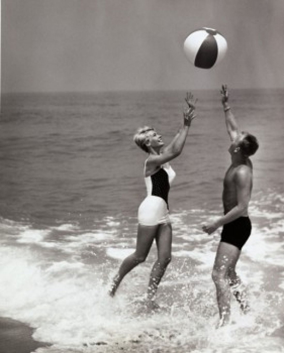 Posterazzi Side profile of a young couple playing with a beach ball on the beach Canvas Art -  (24 x 36)