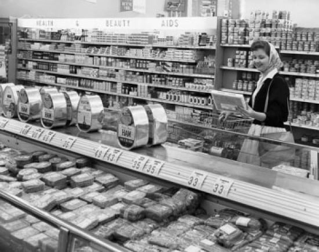 Posterazzi Side profile of a young woman choosing pre-packaged food in a store Canvas Art - (24 x 36)