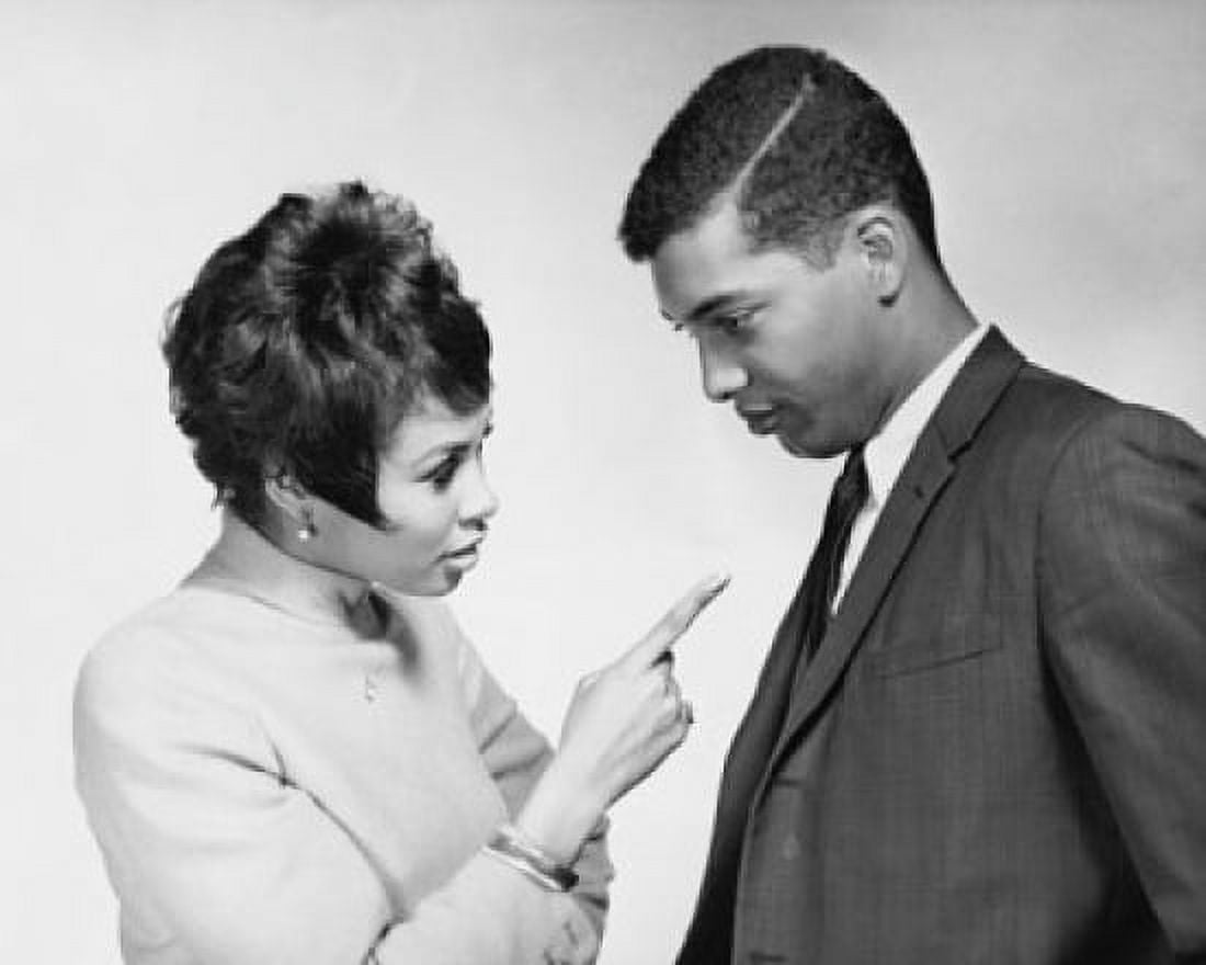 Posterazzi Side profile of a young woman pointing her finger at a young man Canvas Art - (24 x 36)