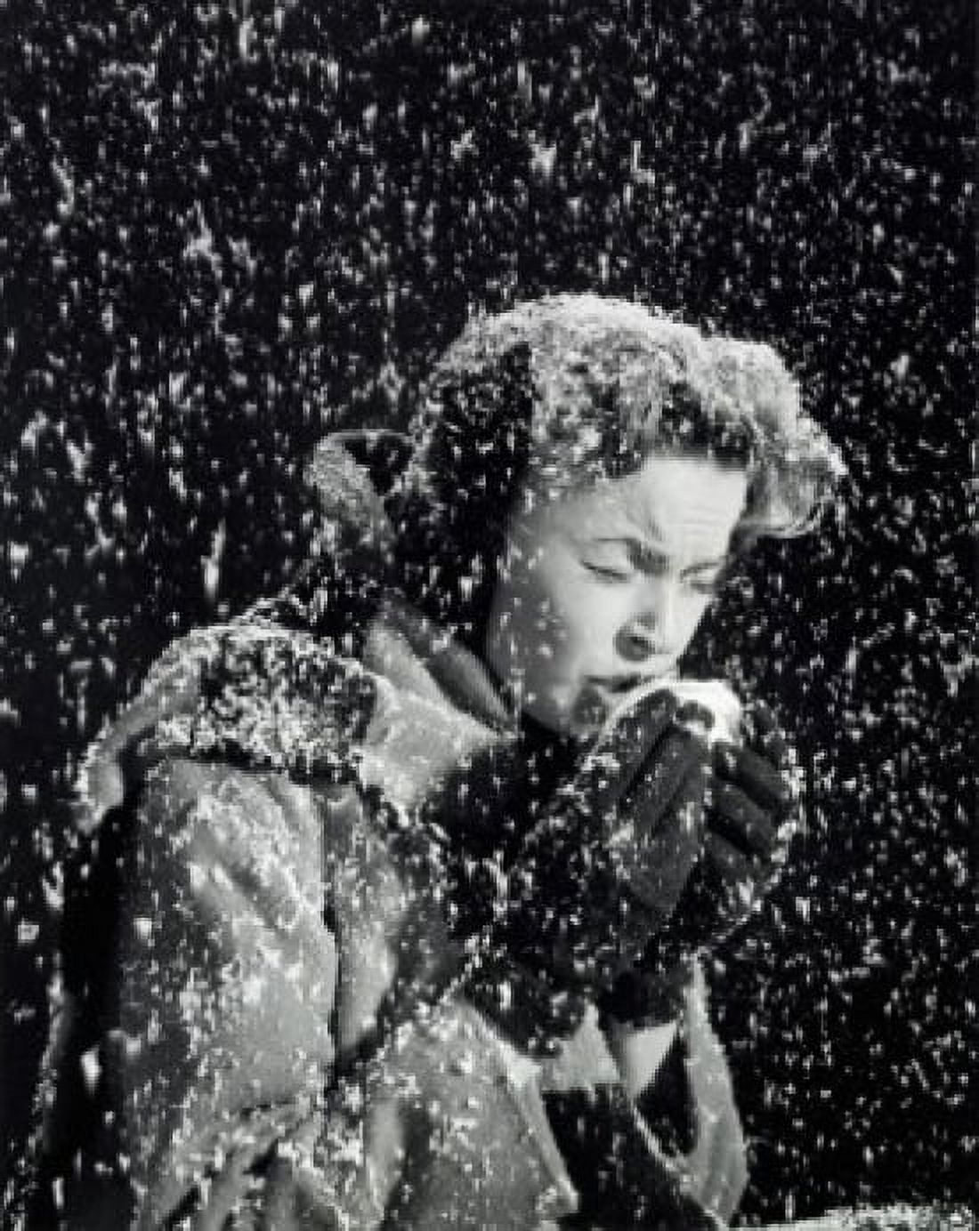 Posterazzi Side profile of a young woman sneezing in a snow fall Canvas Art - (24 x 36)