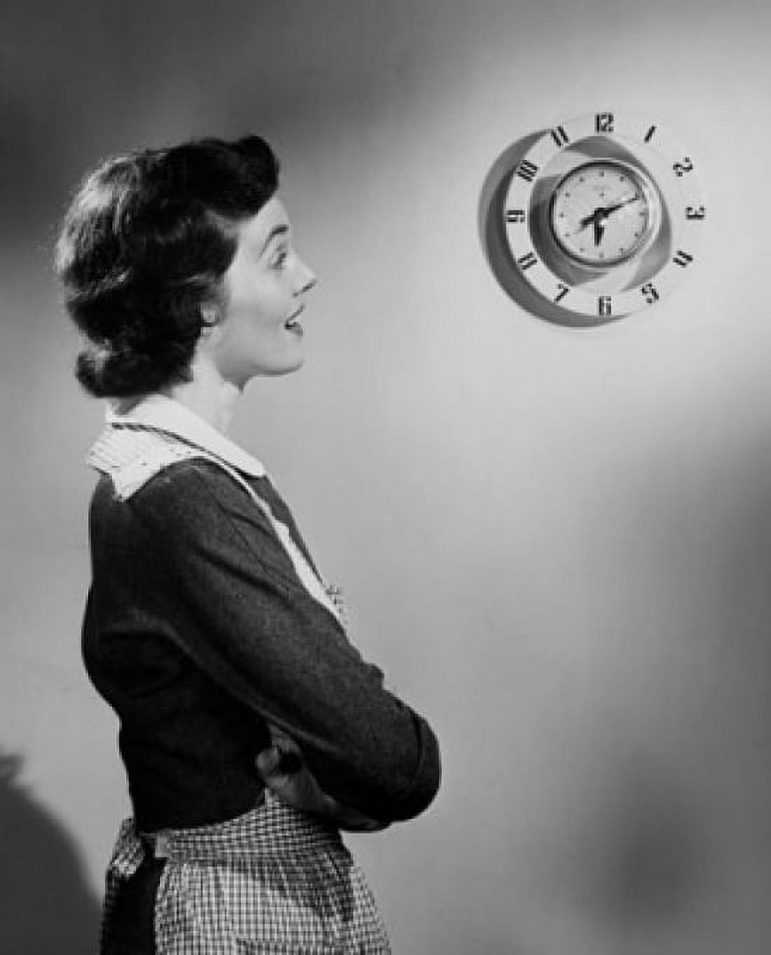 Posterazzi Side profile of young woman looking at clock Canvas Art - (24 x 36)