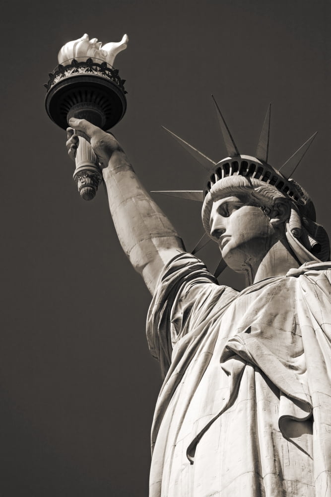 Posterazzi Statue Of Liberty Lower Manhattan New York City New York Usa Canvas Art - Richard Cummins Design Pics (22 x 34)