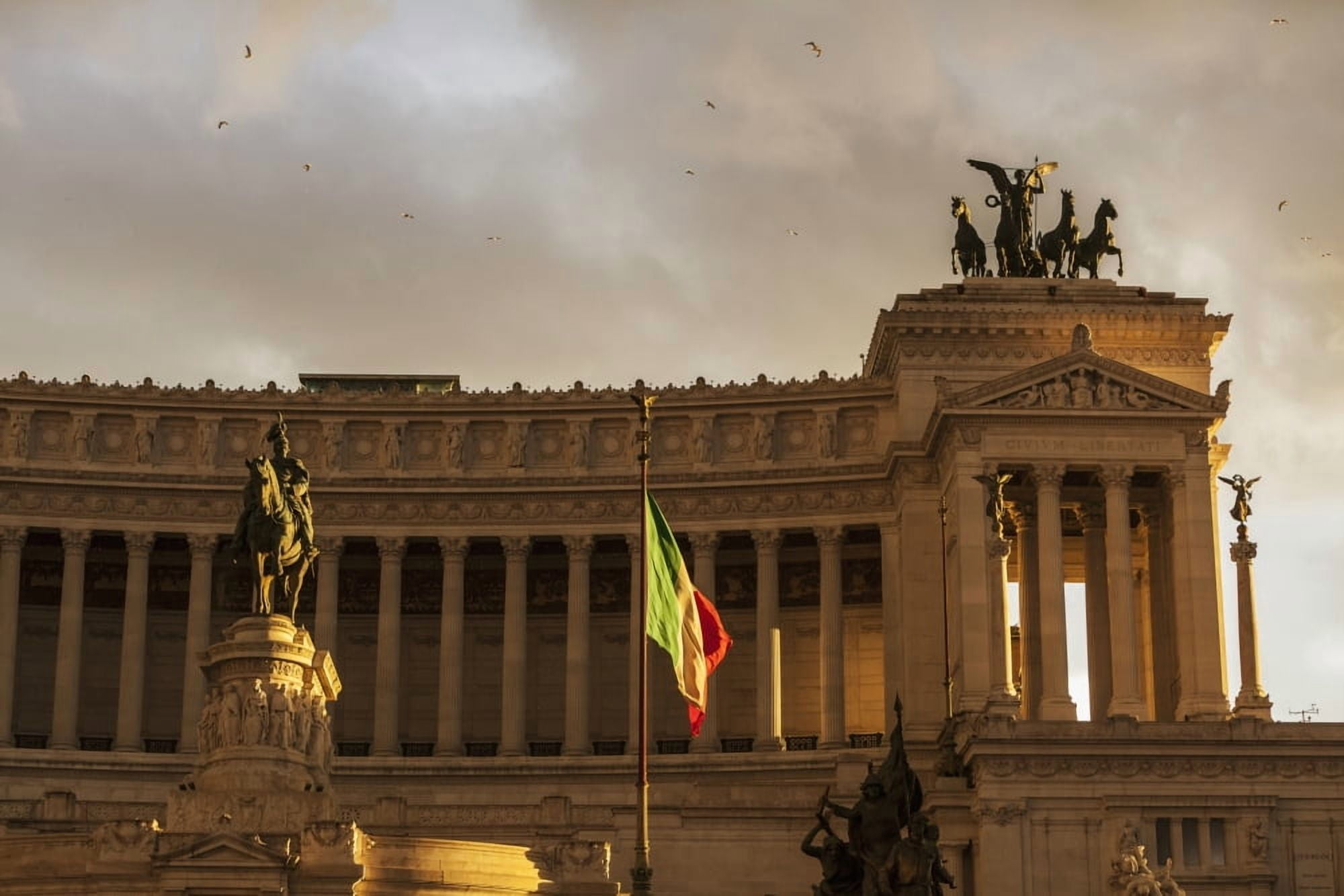 Posterazzi Statue of Victor Emmanuel Rome Italy Canvas Art - Reynold Mainse Design Pics (38 x 24)