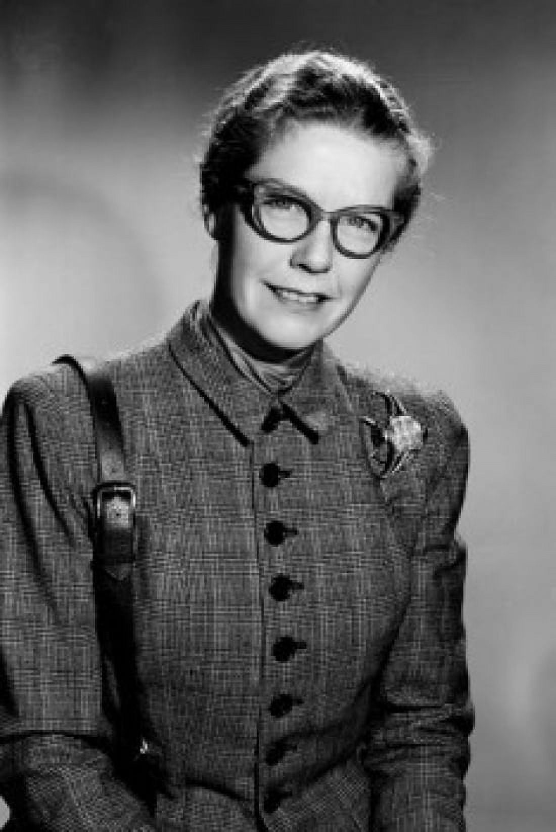 Posterazzi Studio portrait of woman wearing glasses Canvas Art - (24 x 36)
