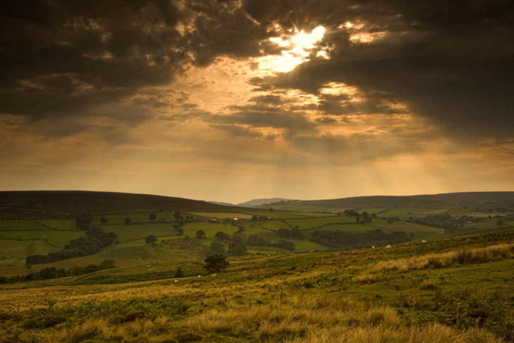 Posterazzi Sunrays Through Clouds North Yorkshire England Canvas Art - John Short Design Pics (34 x 22)