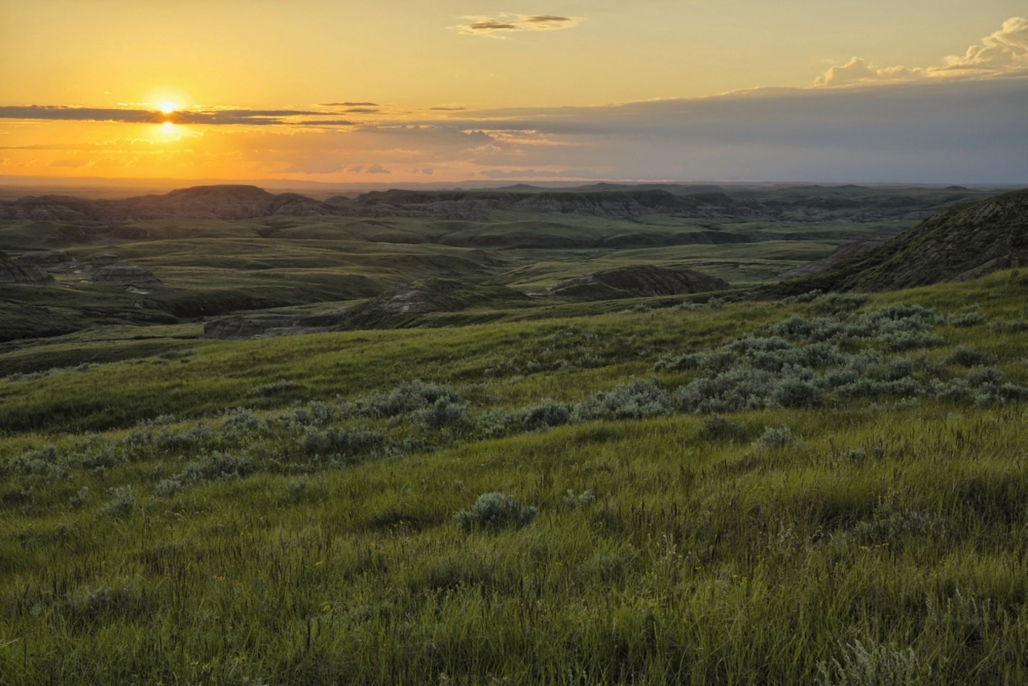 Posterazzi Sunset over Killdeer Badlands in Grasslands National Park Saskatchewan Canada Canvas Art - Robert Postma Design Pics (36 x 24)