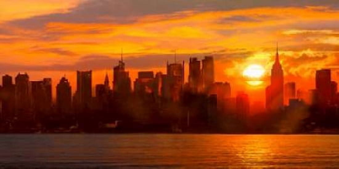 Posterazzi Sunset over Manhattan Canvas Art - Shaun Green (24 x 48)
