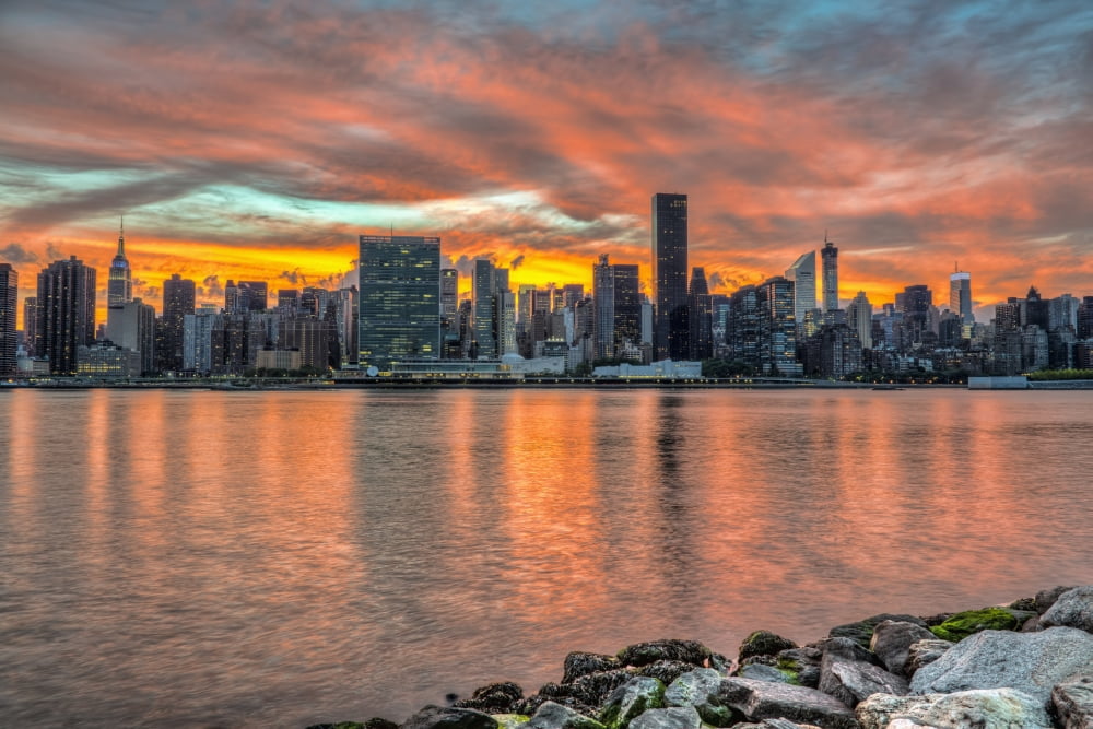 Posterazzi Sunset over Manhattan Gantry Plaza Long Island City New York United States of America Canvas Art - F M Kearney Design Pics (36 x 24)