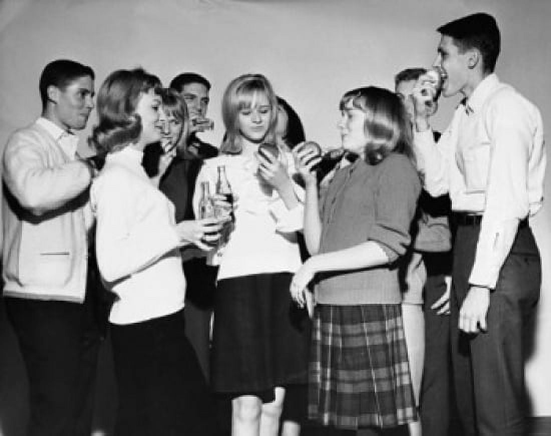 Posterazzi Teenage boys and teenage girls enjoying food at a party Canvas Art - (24 x 36)