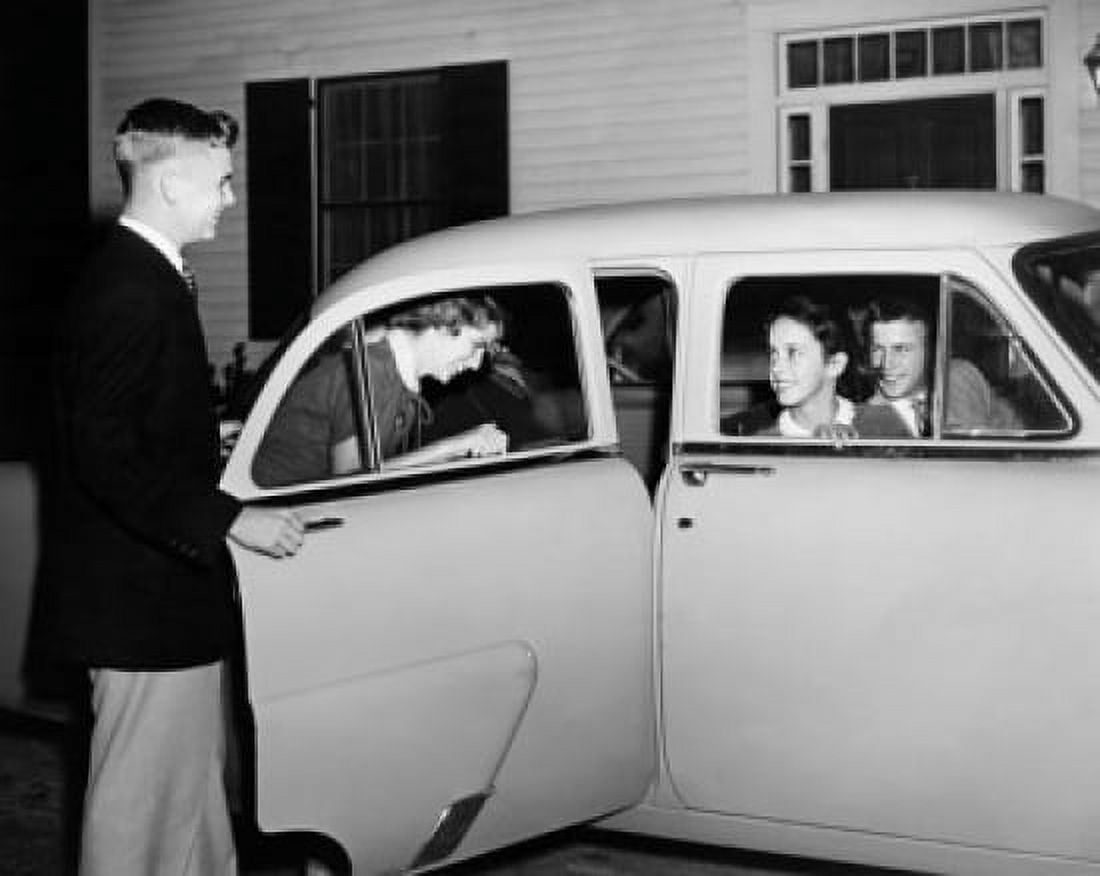 Posterazzi Teenage couples sitting in a car Canvas Art - (24 x 36)