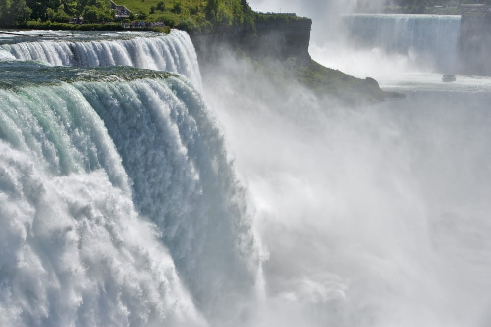 Posterazzi The American Falls From Prospect Point Niagara Falls New York Usa Canvas Art - Darwin Wiggett Design Pics (34 x 22)
