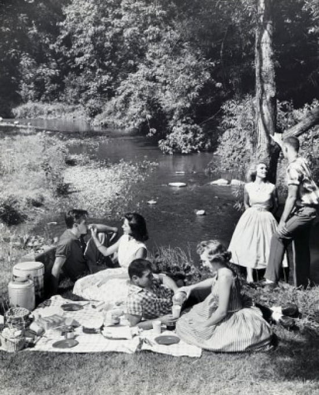 Posterazzi Three teenage couples at picnic Canvas Art -  (24 x 36)