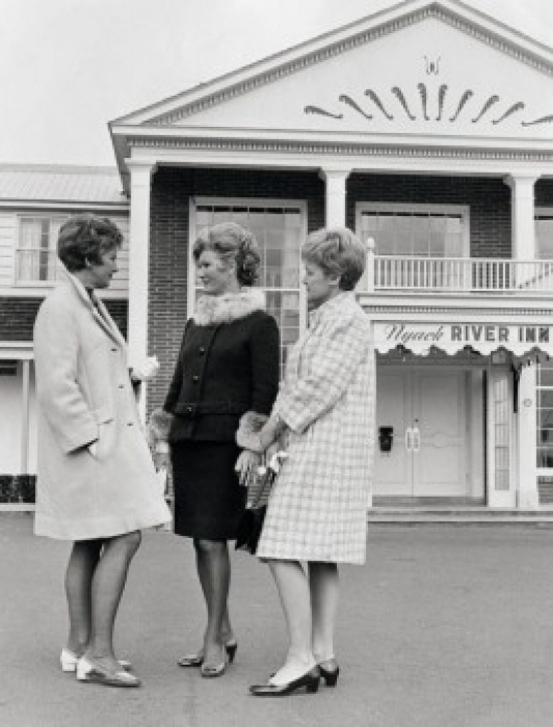Posterazzi Three young women talking to each other Canvas Art - (24 x 36)