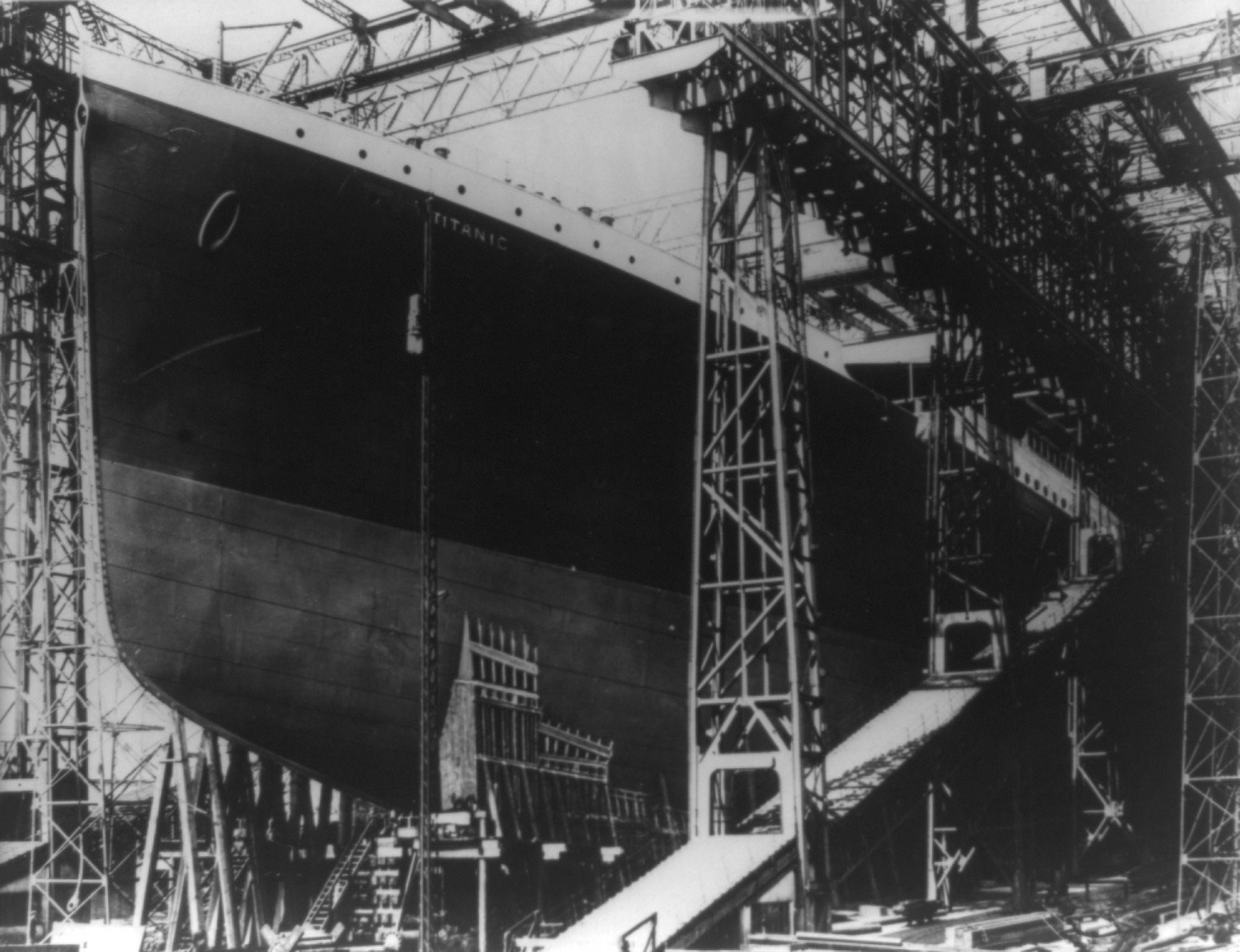 Posterazzi Titanic being built Canvas Art - George G Bain (24 x 36)