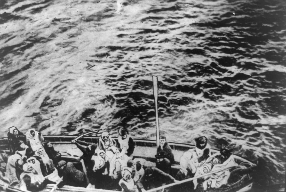 Posterazzi Titanic survivors on the way to Carpathia Canvas Art - George G Bain (24 x 36)