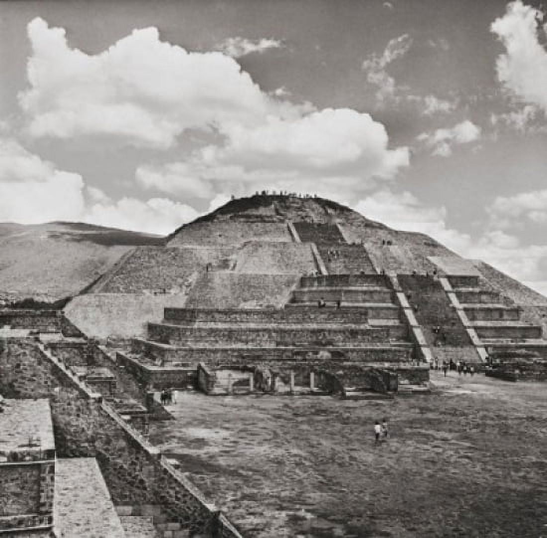 Posterazzi Tourists near a pyramid Pyramid of the Moon Teotihuacan Mexico Canvas Art -  (24 x 36)