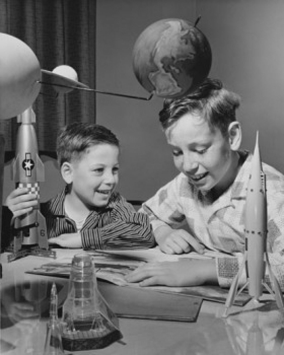 Posterazzi Two boys making model rockets Canvas Art - (24 x 36)