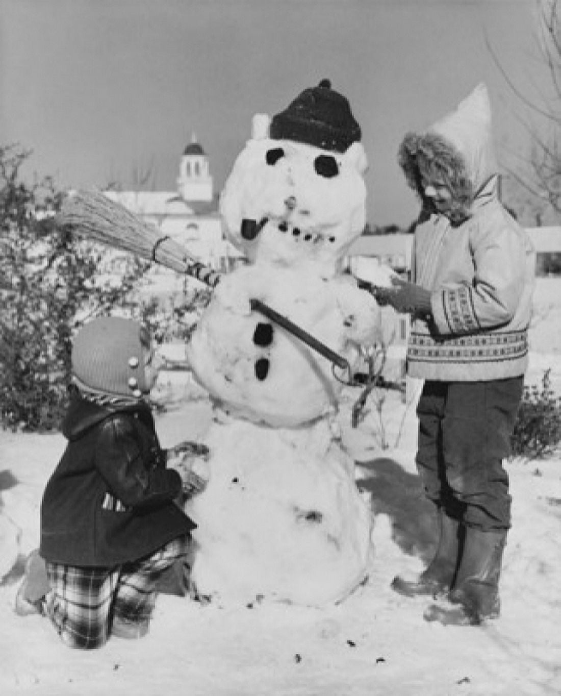 Posterazzi Two girls making a snowman Canvas Art - (24 x 36)