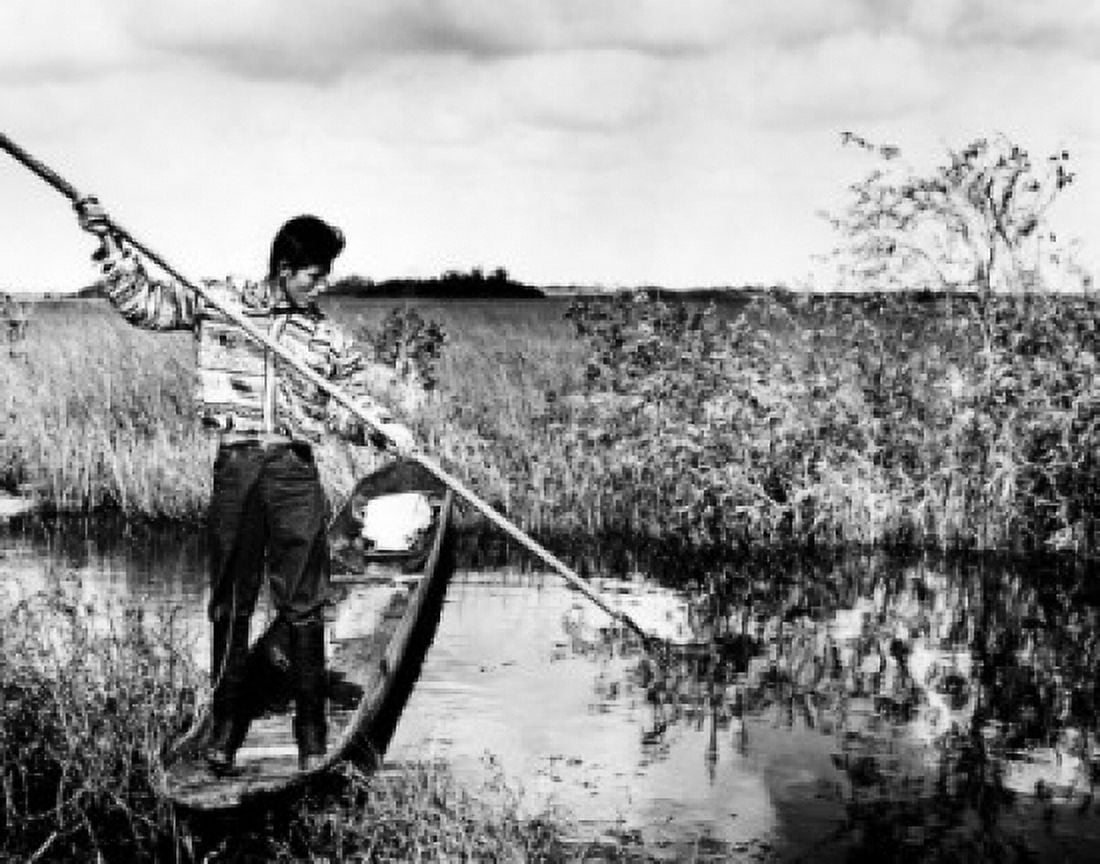 Posterazzi USA Florida Everglades National Park Seminole man spear fishing in lake Canvas Art -  (24 x 36)