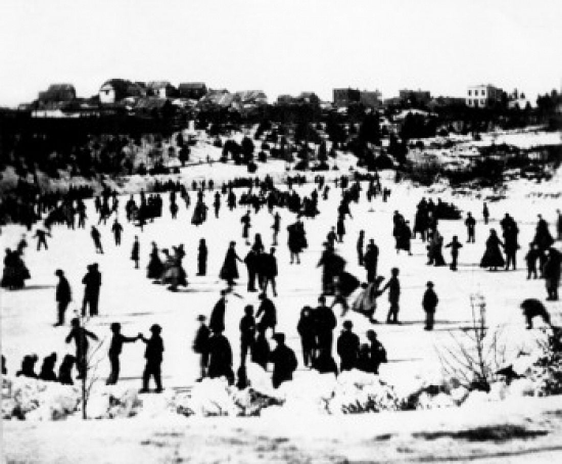 Posterazzi USA New York State New York City Manhattan Central Park people on ice rink Canvas Art -  (24 x 36)