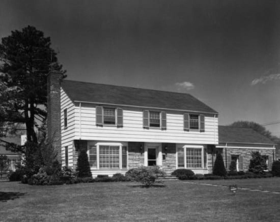 Posterazzi USA New York State Westchester County Scarsdale facade of detached house Canvas Art - (24 x 36)