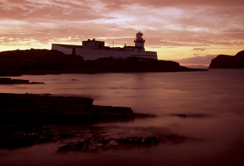 Posterazzi Valentia Island Cromwell Point Lighthouse Kerry Canvas Art - Richard Cummins Design Pics (36 x 24)
