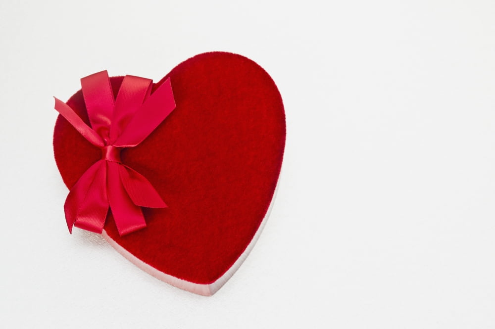 Posterazzi Valentines heart-shaped candy box against white background Canvas Art - Bill Brennan Design Pics (38 x 24)