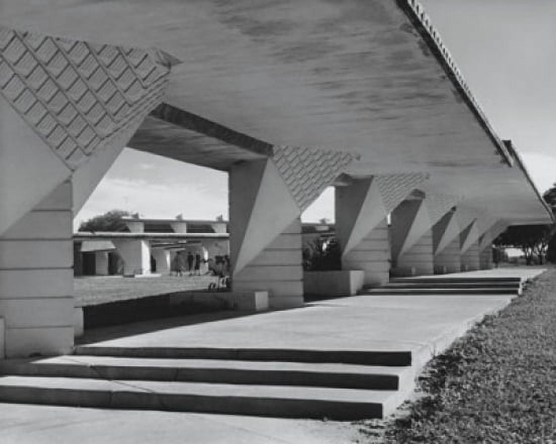 Posterazzi Walkway of a university building Lakeland Florida USA Canvas Art - (24 x 36)
