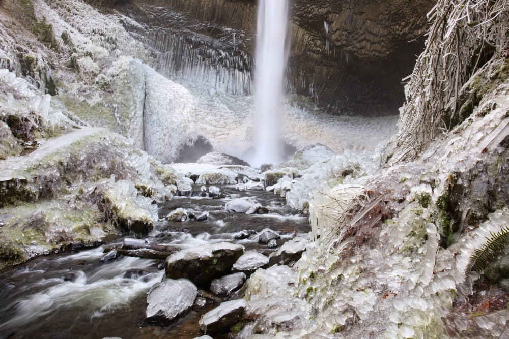 Posterazzi Winter Ice Storm By Latourell Falls Columbia River Gorge Oregon Usa Canvas Art - Craig Tuttle  Design Pics (38 x 24)