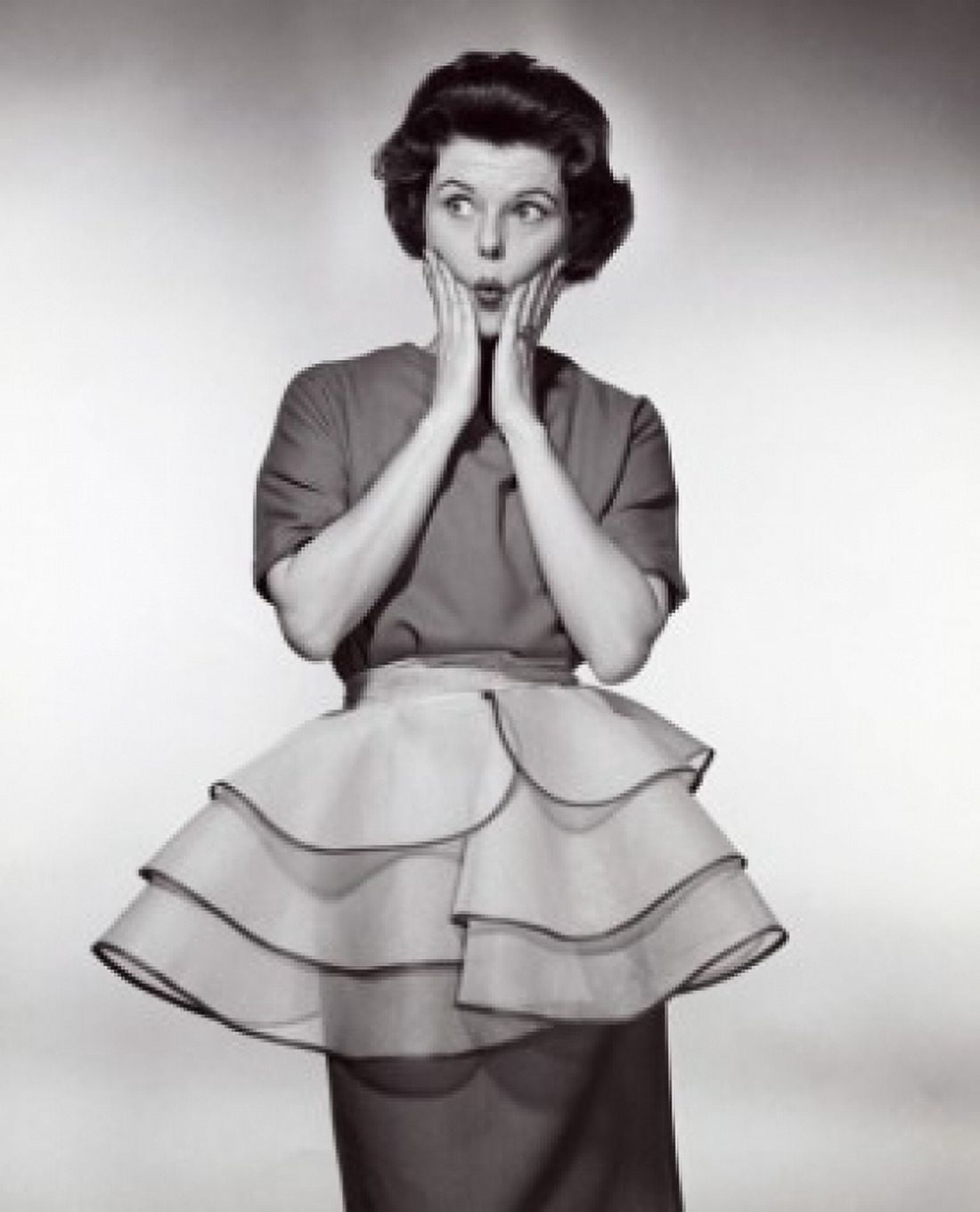 Posterazzi Woman in an apron looking shocked Canvas Art - (24 x 36)