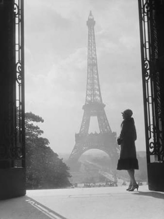 Posterazzi Woman looking toward Eiffel Tower Canvas Art - H Armstrong Roberts (22 x 28)