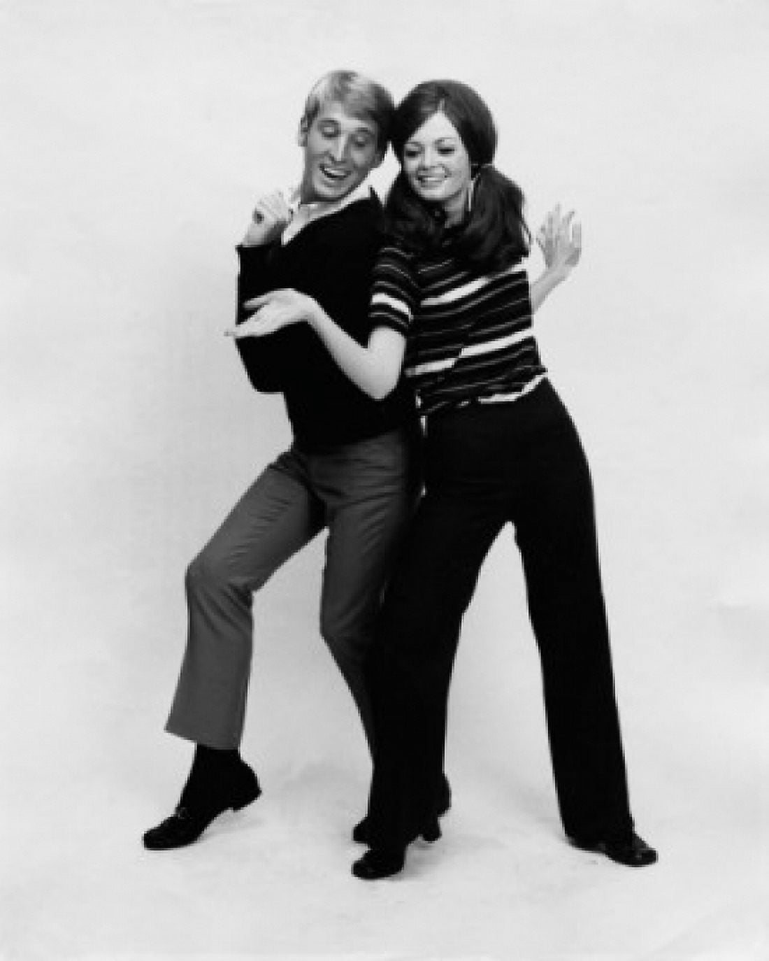 Posterazzi Young couple dancing Canvas Art - (24 x 36)