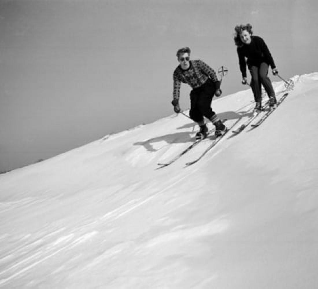 Posterazzi Young couple skiing down the slope Canvas Art - (24 x 36)