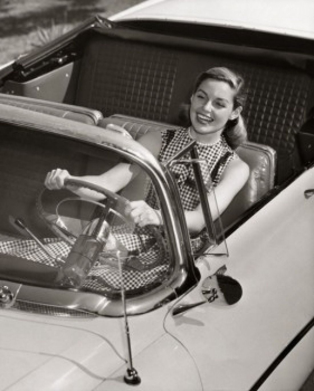Posterazzi Young woman driving convertible car Canvas Art - (24 x 36)