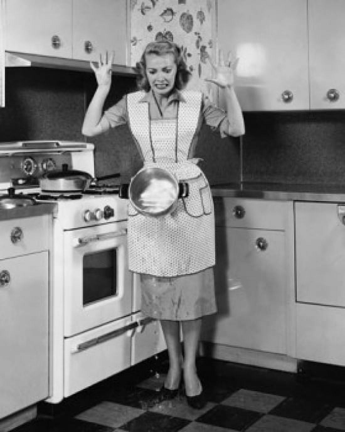Posterazzi Young woman dropping a hot pot in front of a stove Canvas Art -  (24 x 36)