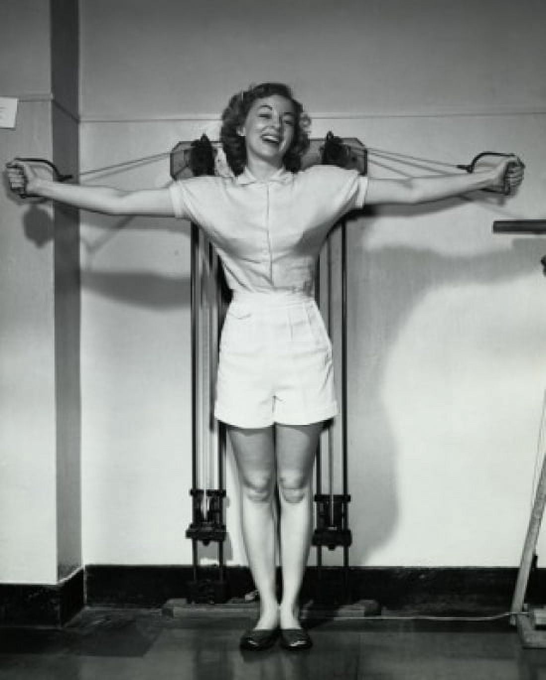 Posterazzi Young woman exercising in a gym and smiling Canvas Art - (24 x 36)