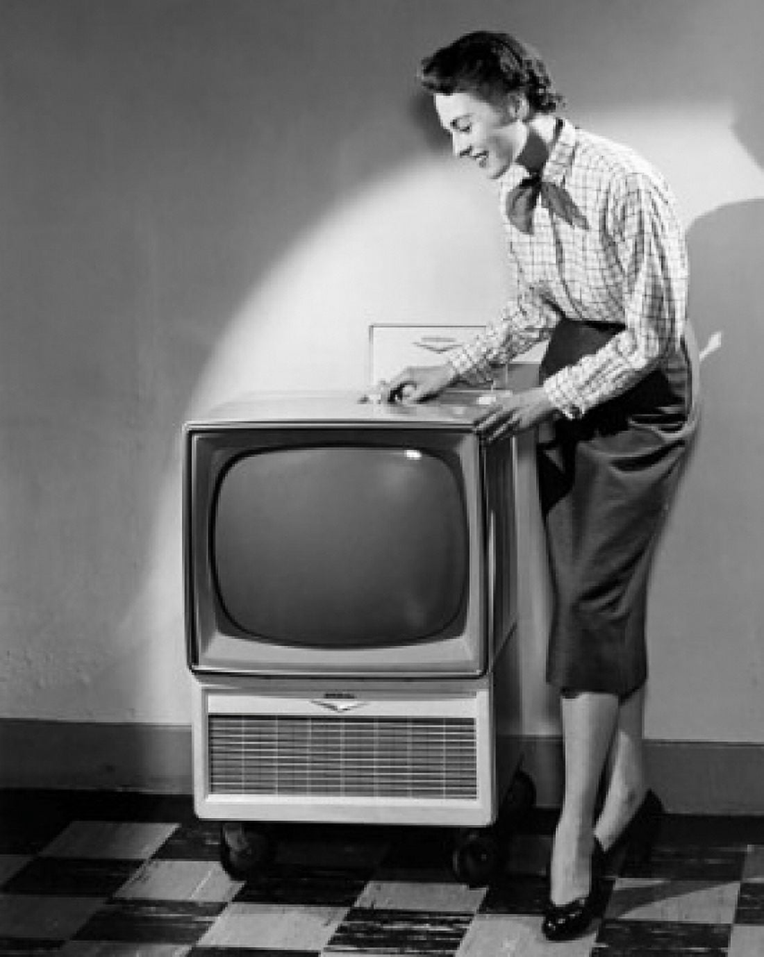 Posterazzi Young woman standing near a television Canvas Art - (24 x 36)