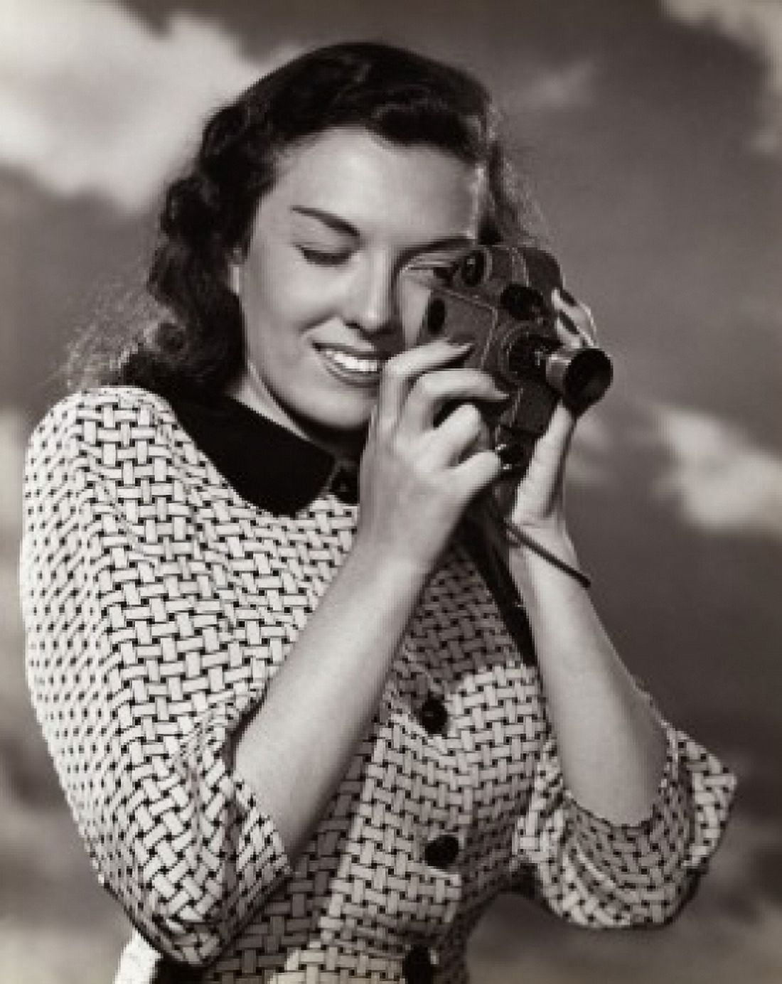 Posterazzi Young woman taking a photograph Canvas Art - (24 x 36)