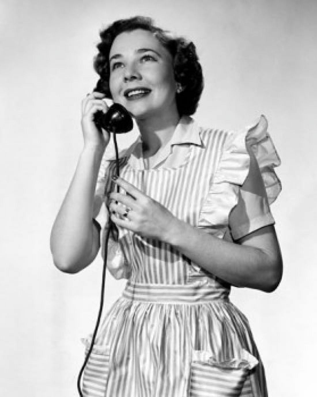 Posterazzi Young woman talking on the telephone Canvas Art - (24 x 36)