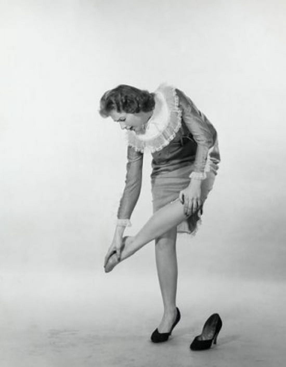 Posterazzi Young woman touching her ankle Canvas Art - (24 x 36)