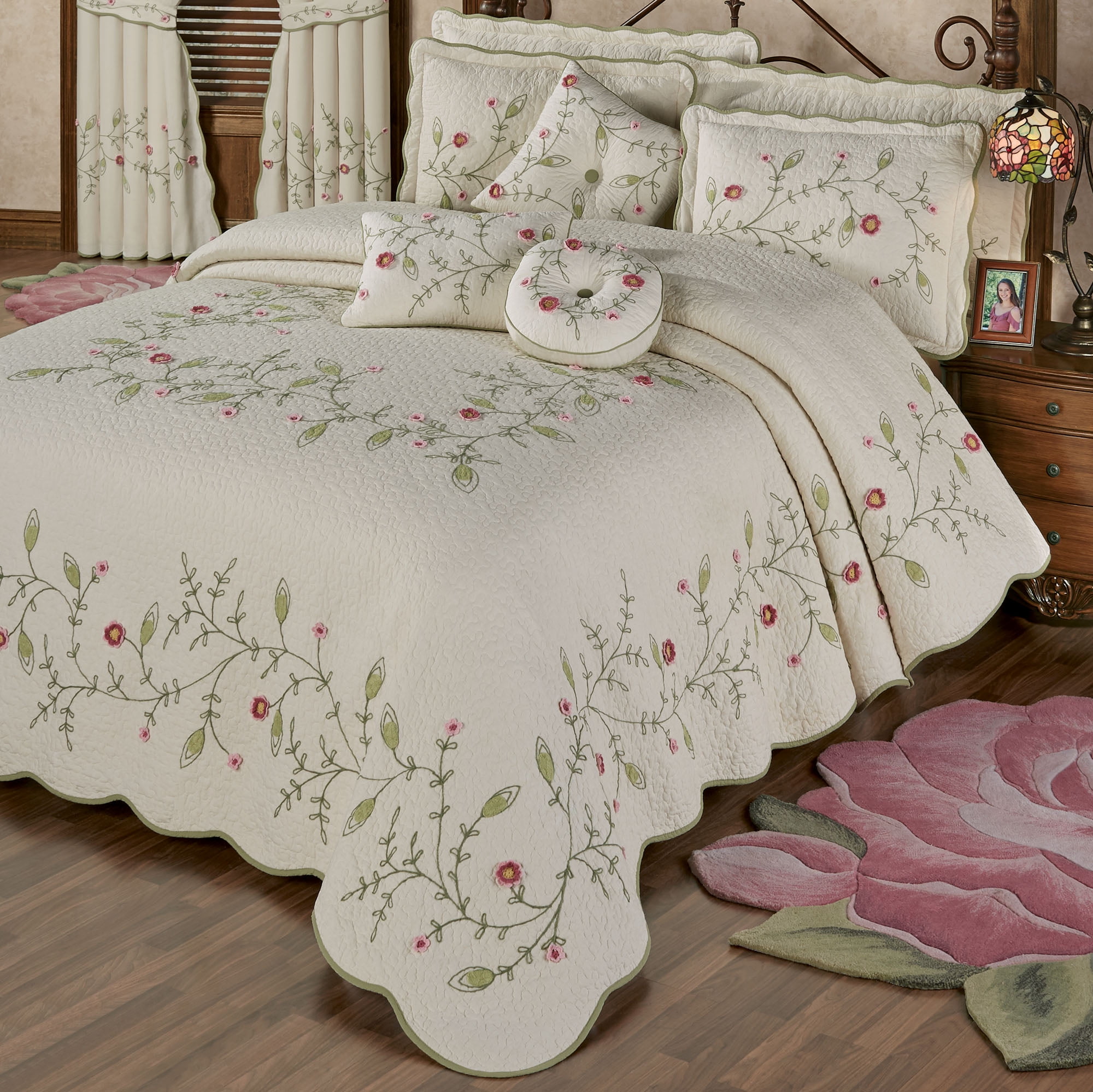 Posy Floral Crochet Natural Cotton Oversized Quilted Grande Bedspread Full