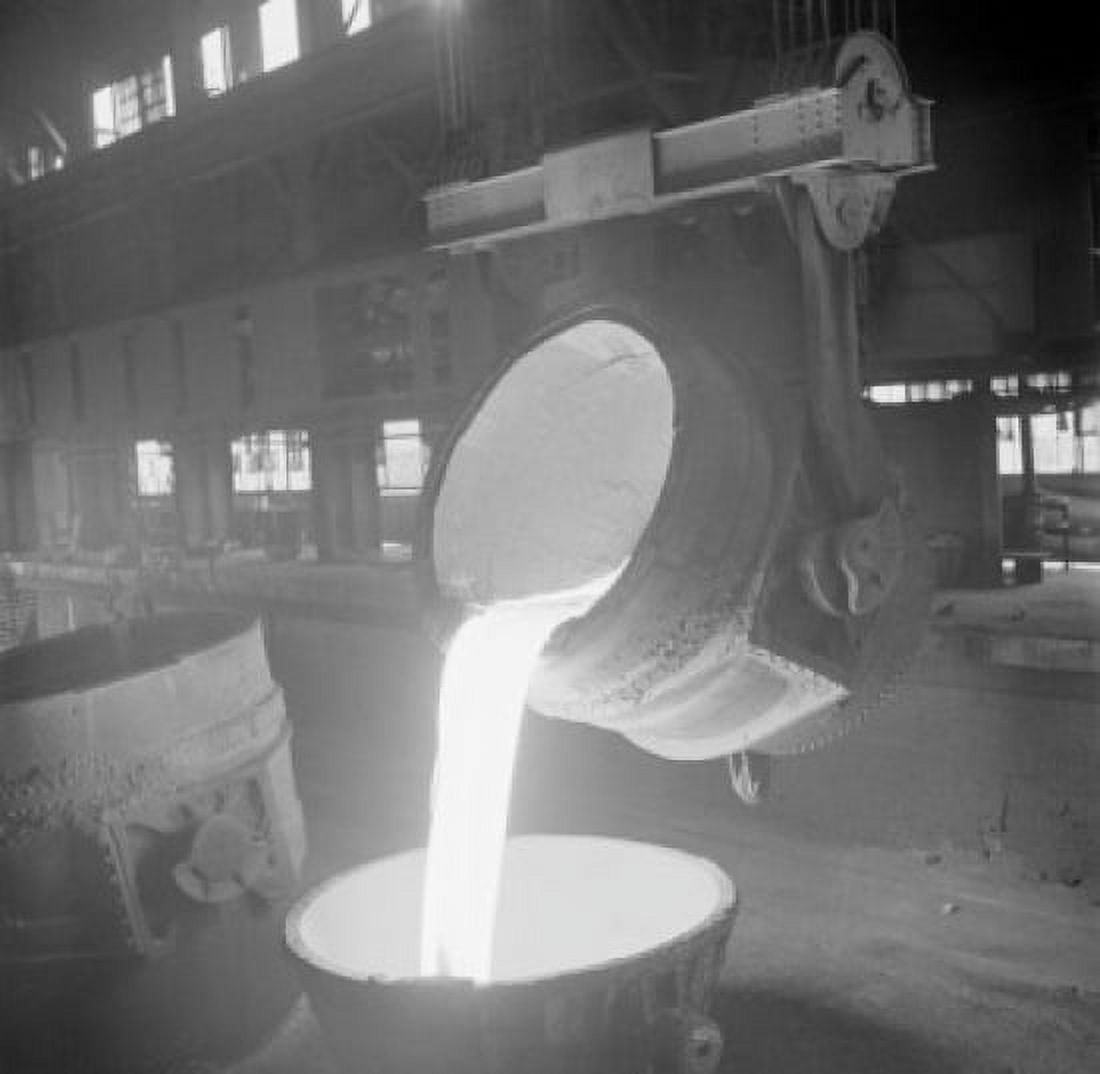 Pouring molten steel Canvas Art - (18 x 24)