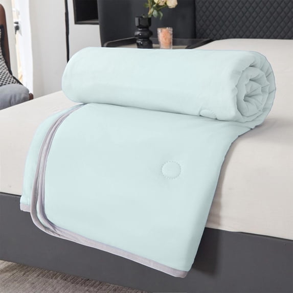 PoyoKee Cooling Blanket, 59" x 39" Soft Breathable Summer Throw Blanket, Lightweight Cooling Comforter for Hot Sleeper, Bedding for Naps Travel, Green