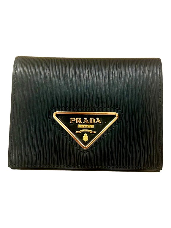 Vitello Move Nero Black Triangle Logo Leather Bifold Snap Wallet