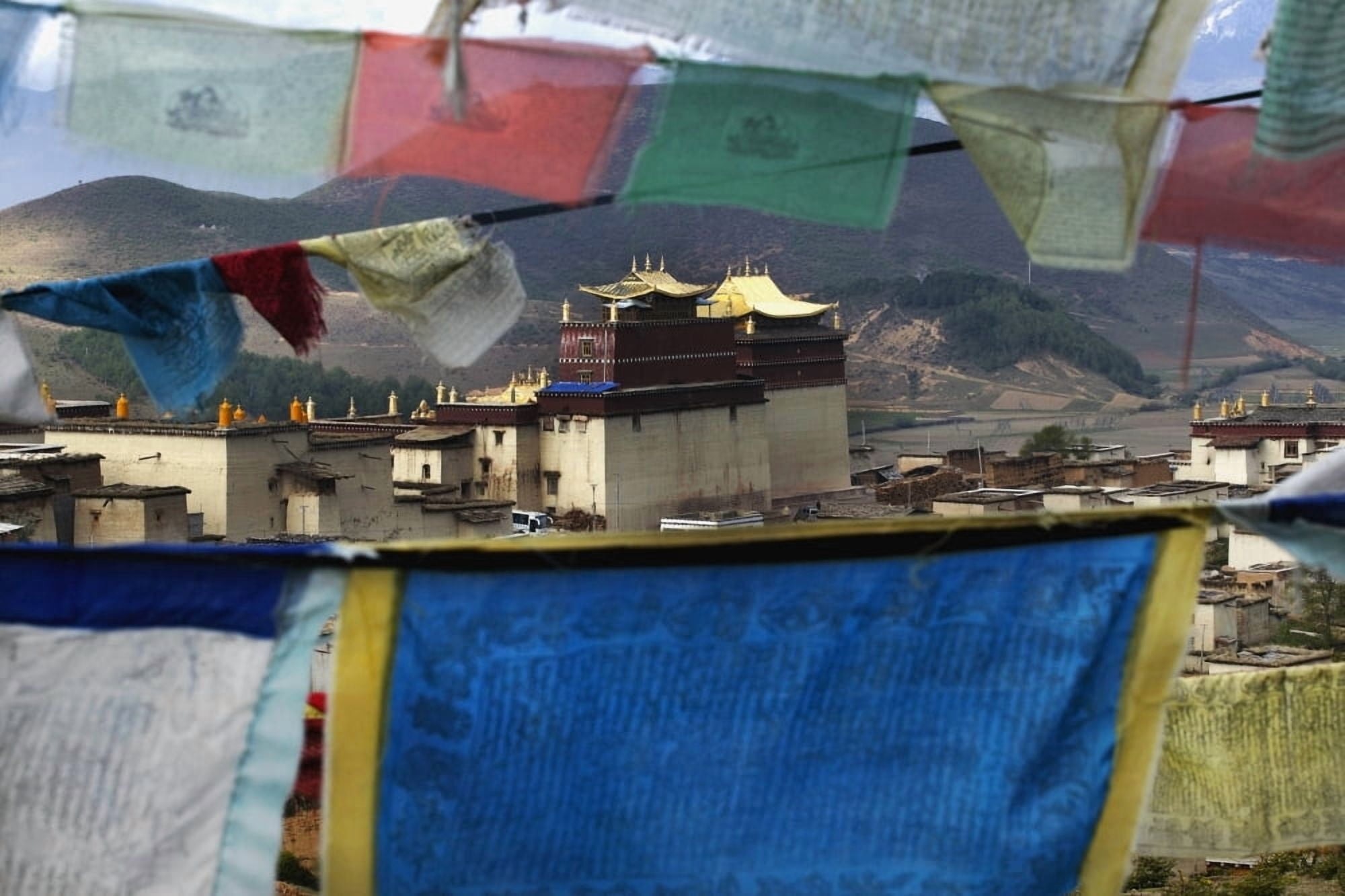 Prayer Flags Canvas Art - Doug McKinlay Design Pics (17 x 11)
