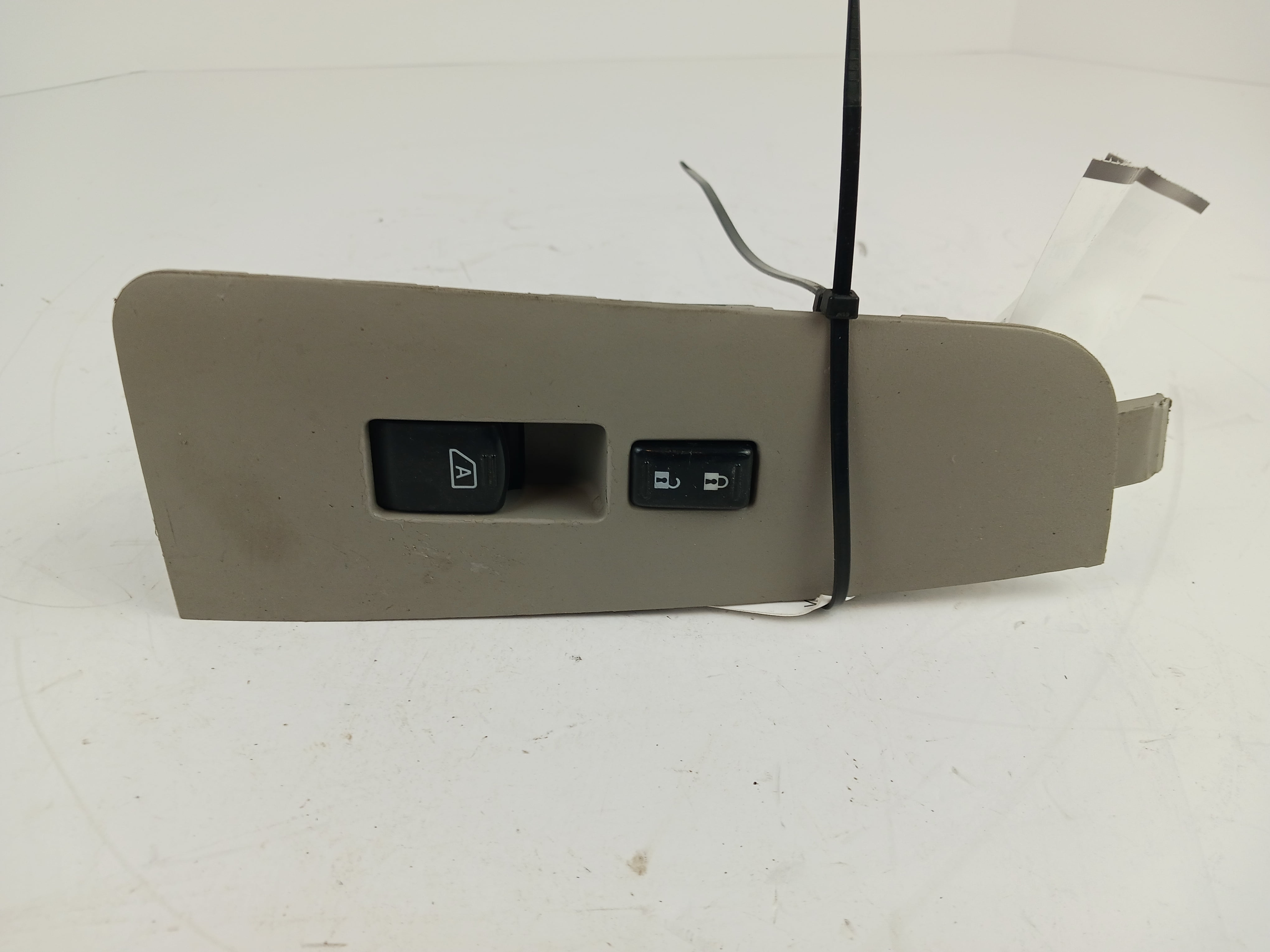 Pre-Owned 04 05 06 07 08 Nissan Maxima RH Right Passenger Front Window Switch OEM (Good)