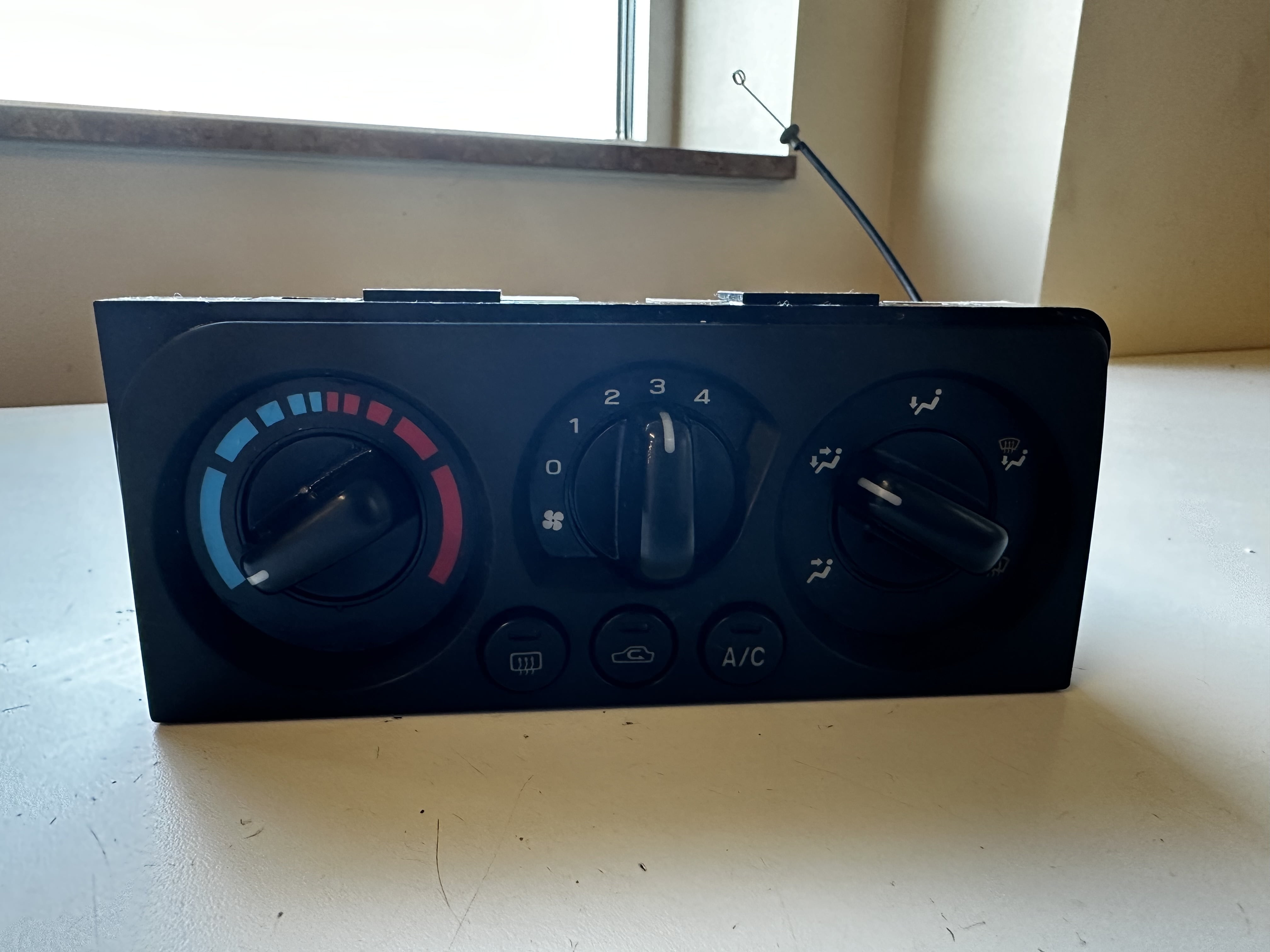 Pre-Owned 04 2004 Subaru Legacy Temperature Control Unit OEM (Good)