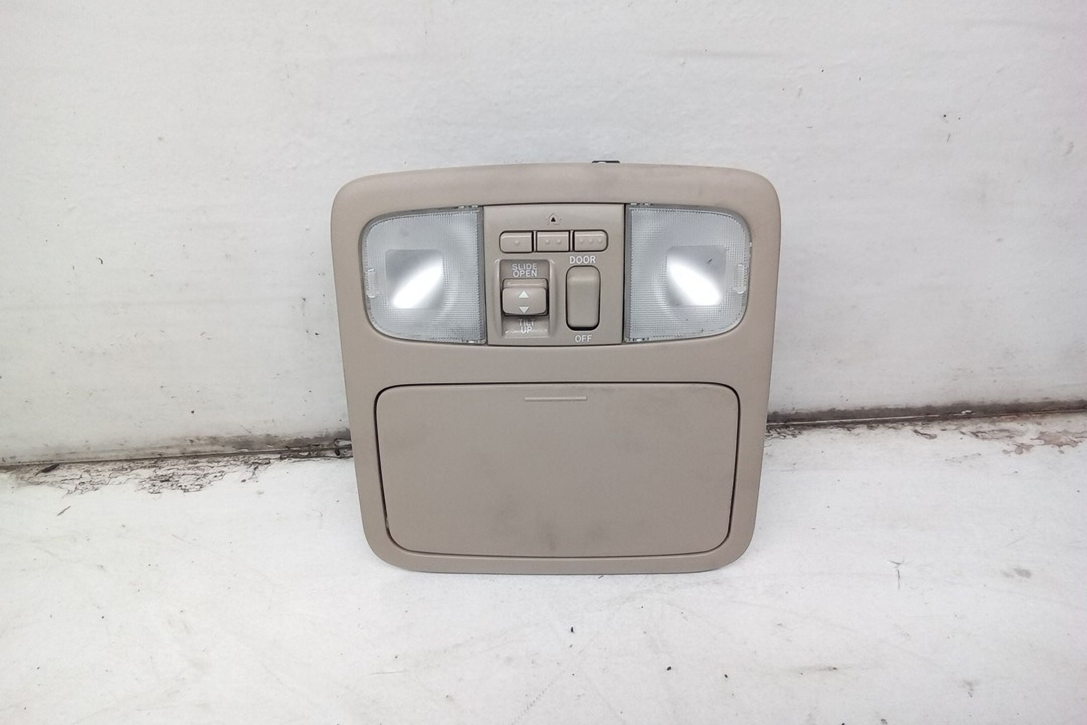 Pre-Owned 05 2005 Toyota Highlander Overhead Roof Console with Sunroof Controls OEM (Good)