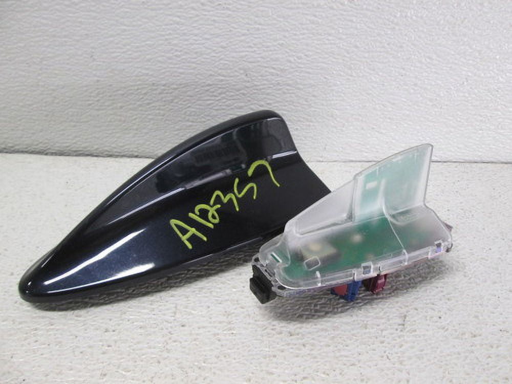 Pre-Owned 06 2006 BMW 330 Roof Fin Antenna 30000779 OEM LKQ (Good)