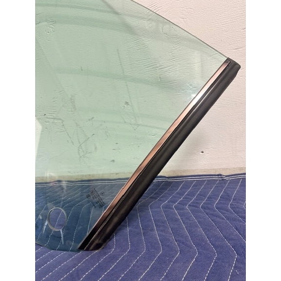 Pre-Owned 07 2007 Mercedes Benz CLK Passenger Right Quarter Window OEM - Verify Specific Vehicle Fitment In Description - (Good)